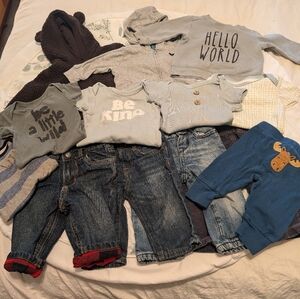 Bundle baby boy 3-6 mo baby gap Carter's jeans shirts sweatshirt Clothes